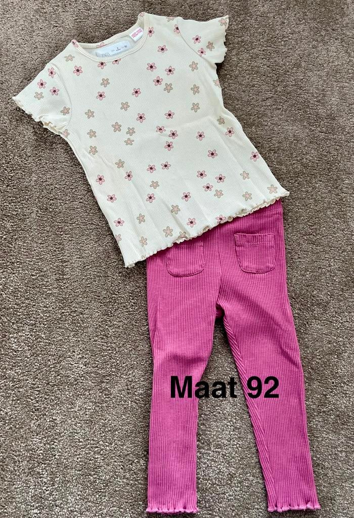 Vrolijk setje shirt bloemen korte mouw + roze broek, Kinderen en Baby's, Kinderkleding | Maat 92, Ophalen of Verzenden, Zo goed als nieuw