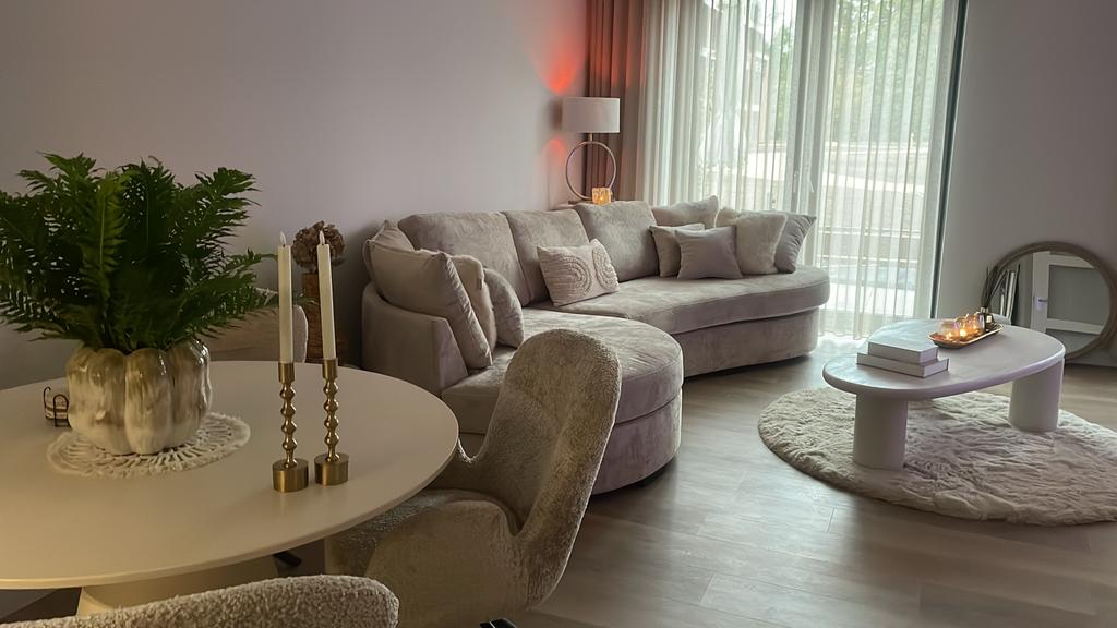 2 prachtige ringlampen met witte kappen, Mooi stijlvol, Ophalen of Verzenden, Zo goed als nieuw, Metaal