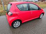 Toyota Aygo 1.0 12V Vvt-i 5DRS 2009 Rood, Auto's, Voorwielaandrijving, 4 stoelen, 68 pk, Bedrijf