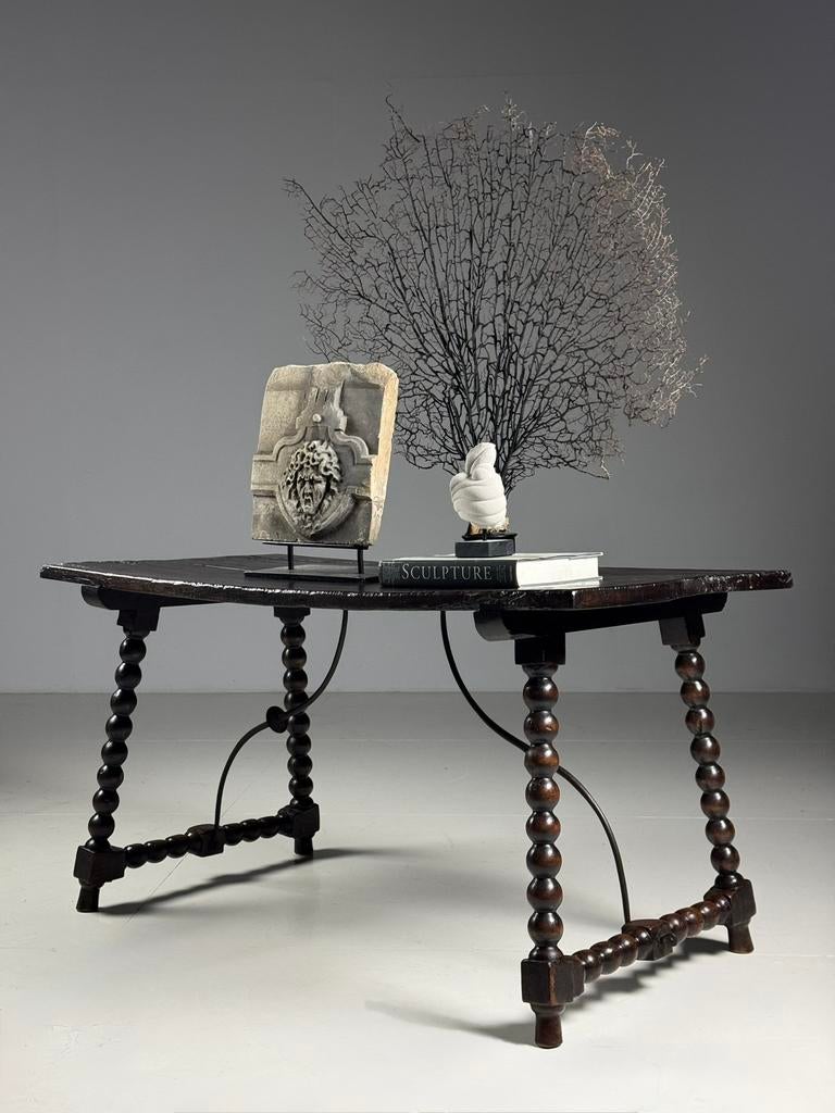 Spaanse tafel antiek 18e eeuw, Ophalen