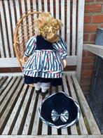 Porseleine pop met stoel, Antiek en Kunst, Antiek | Speelgoed, Ophalen