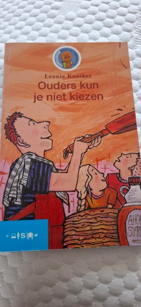Ouders kun je niet kiezen - Leonie Kooiker, Leonie Kooiker, Ophalen of Verzenden, Zo goed als nieuw, Fictie