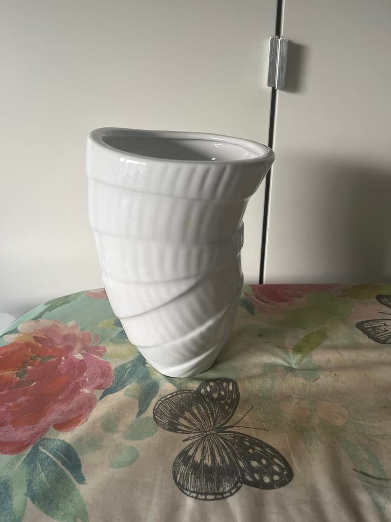 Witte aparte vaas van SIA Home Fashion 20.5 en 14 hoog, Gebruikt, Wit, Aardewerk of Porselein, Ophalen of Verzenden