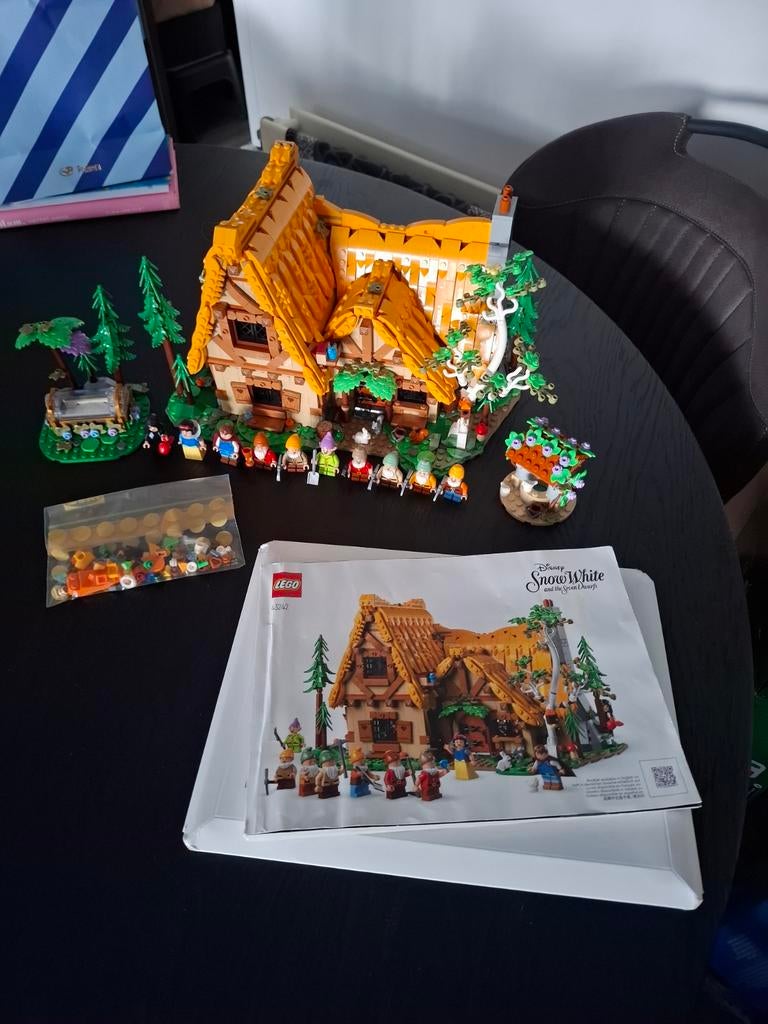 Lego 43242 Sneeuwwitje en de 7 dwergen, Ophalen of Verzenden, Zo goed als nieuw