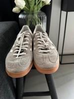 Adidas spezial, Ophalen of Verzenden, Zo goed als nieuw, Grijs, Sneakers of Gympen