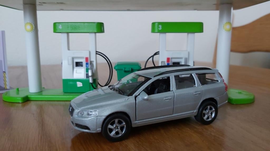 Volvo V70 modelauto - Zilver - Schaalmodel, Ophalen of Verzenden, Zo goed als nieuw, Auto, Overige merken