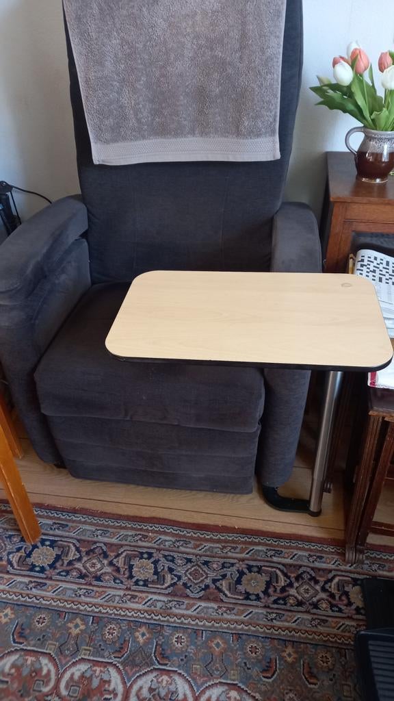 Tafeltje voor FitForm stoel, Huis en Inrichting, Tafels | Bijzettafels, Ophalen of Verzenden, Rond, Metaal of Aluminium, Minder dan 55 cm