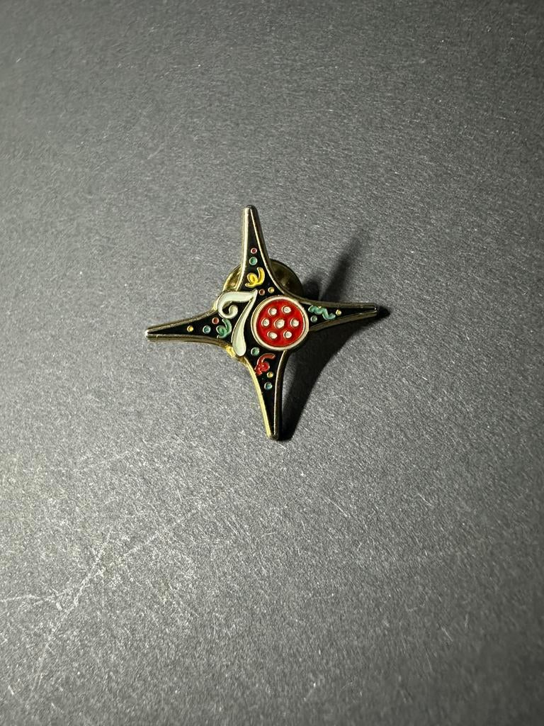 Efteling pin 70 jaar jubileum, Ophalen of Verzenden, Zo goed als nieuw, Button of Speldje