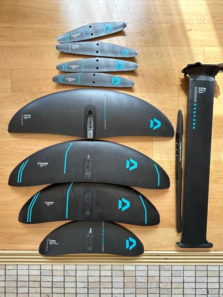 DUOTONE Spirit Carve Carbon Front Wing + stabilizer 700   , Watersport en Boten, Wingsurfen, Ophalen of Verzenden, Gebruikt, Wingsurf-wing