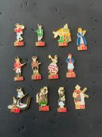 Set 12 pins Shell landen klederdracht  - tankstation, Ophalen of Verzenden, Zo goed als nieuw, Merk, Speldje of Pin