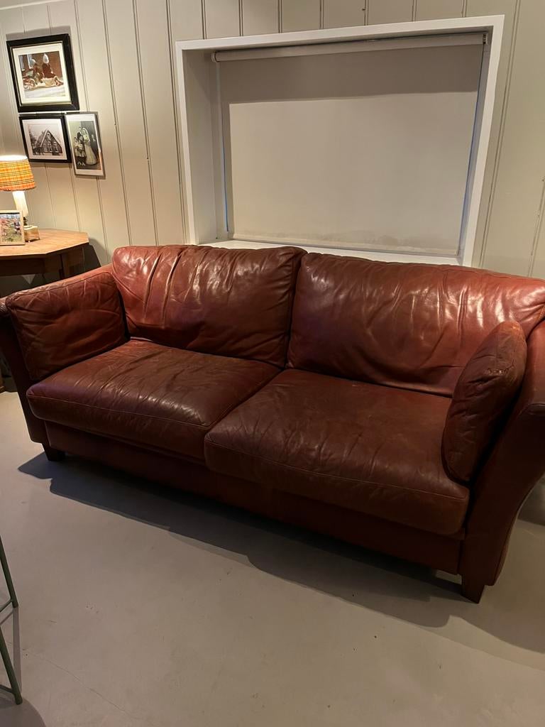 Gratis leren bank. 2 zits, Tweepersoons, 75 tot 100 cm, Ophalen of Verzenden, Zo goed als nieuw