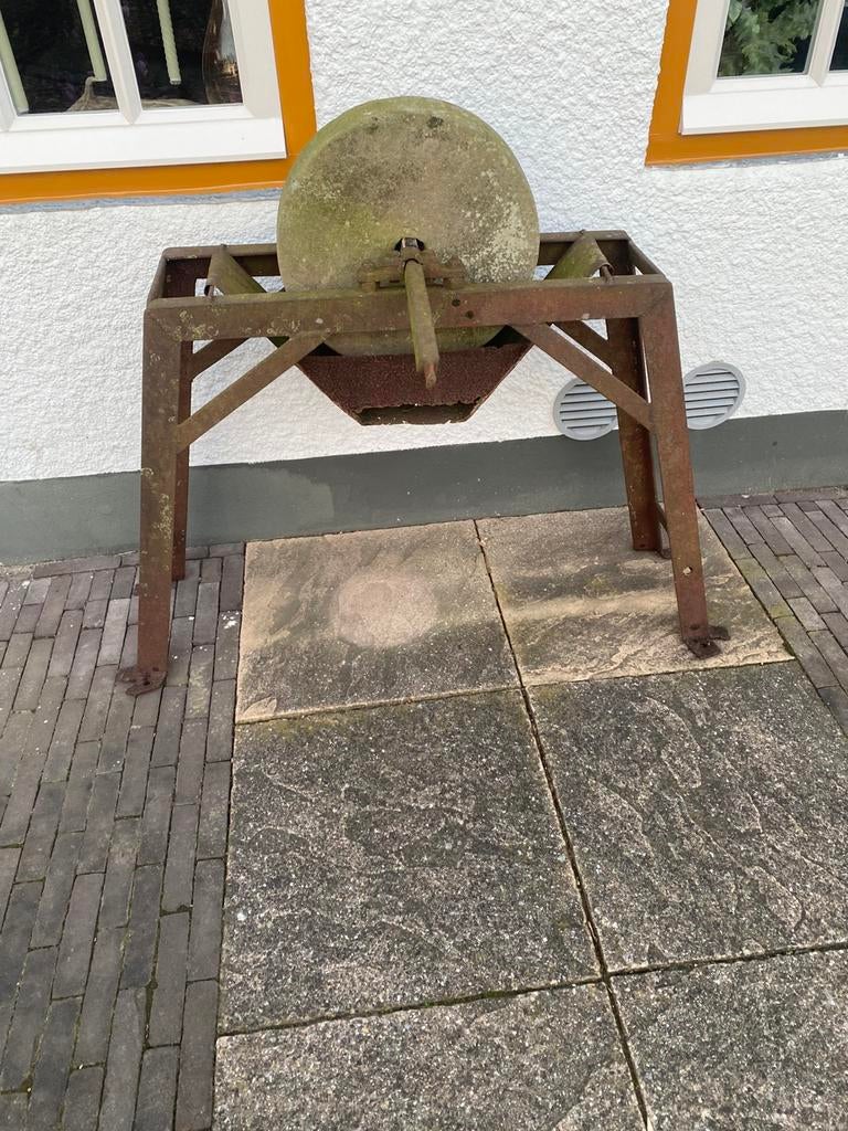 Slijpsteen met waterbak, Antiek en Kunst, Antiek | Gereedschap en Instrumenten, Ophalen
