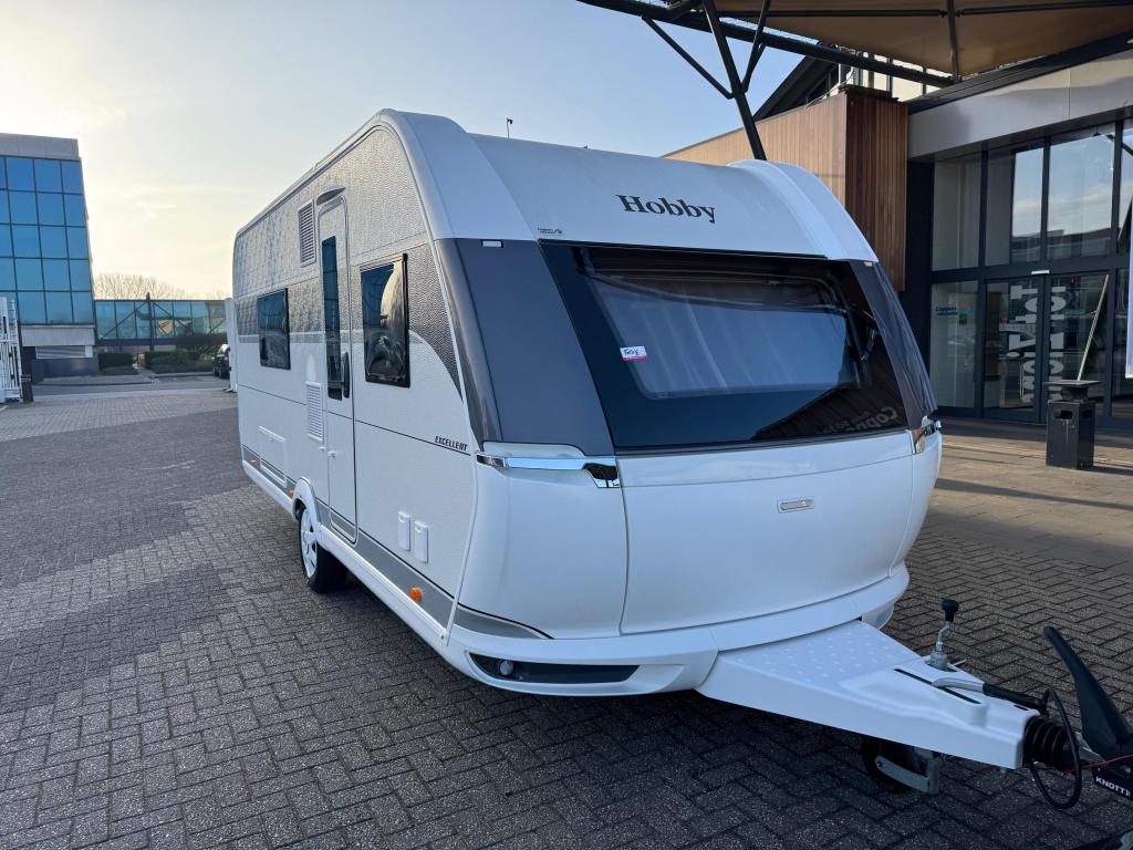 Hobby Excellent 495 WFB 2026 MEGA KORTING € 2695,-!, Caravans en Kamperen, Schokbreker, Bedrijf, Treinzit, 4 tot 5 meter