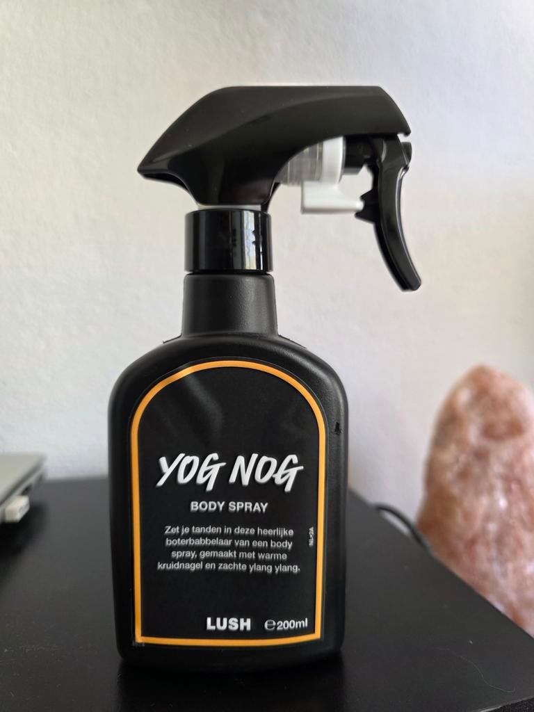 Lush Yog Nog body spray, Sieraden, Tassen en Uiterlijk, Uiterlijk | Parfum, Ophalen of Verzenden, Gebruikt
