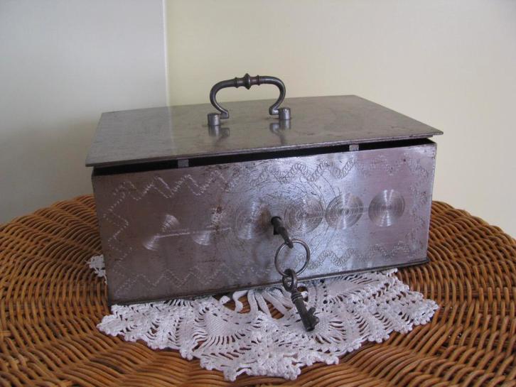 Jaren '30-'40 * kleine kluis # kist # brandkast * Beaumont *, Antiek en Kunst, Curiosa en Brocante, Ophalen of Verzenden