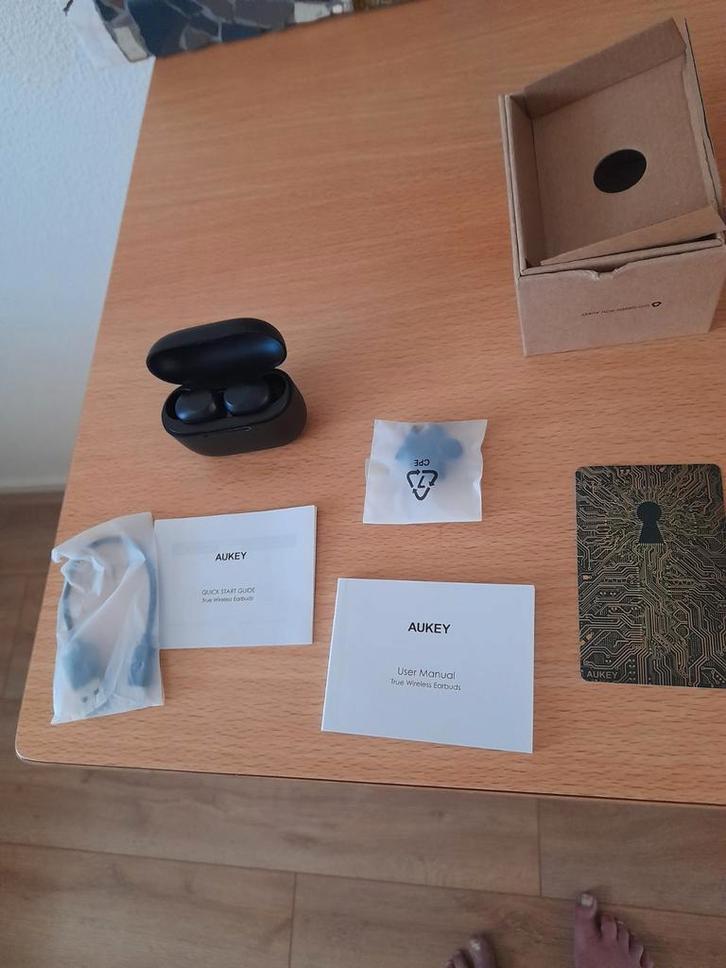 Aukey draadloze oordopjes met oplaadcase, Telecommunicatie, Mobiele telefoons | Oordopjes, Zo goed als nieuw, In gehoorgang (in-ear)