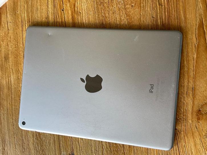 Apple iPad Air 2 (2014), Computers en Software, Apple iPads, Gebruikt, Apple iPad Air, Wi-Fi, 10 inch, 64 GB, Zilver, Ophalen of Verzenden