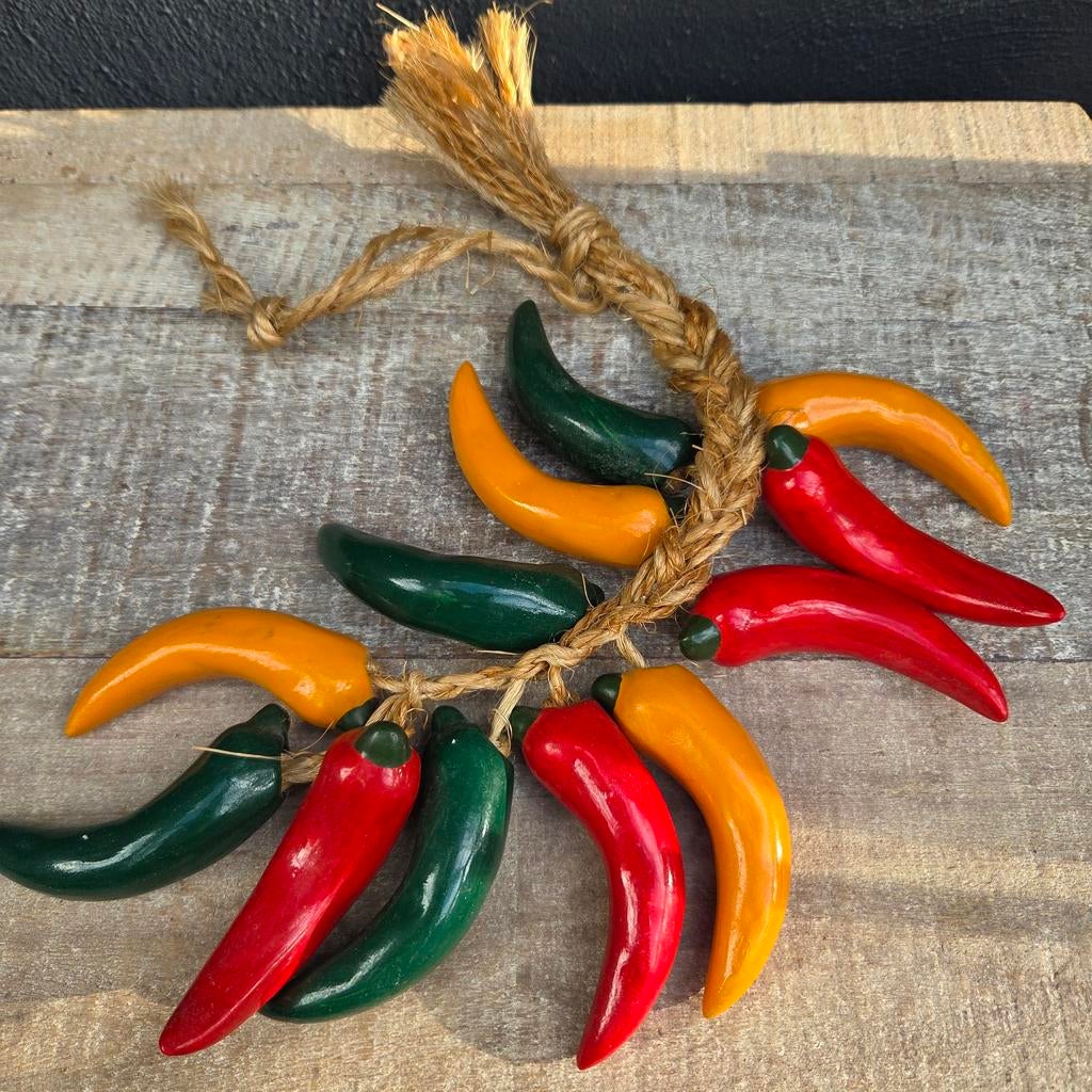 Brocante aardewerk Spaanse pepers aan vlaskoord, Antiek en Kunst, Curiosa en Brocante, Ophalen of Verzenden