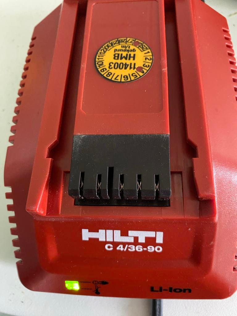 Hilti acculader C4 met B22 accu, Ophalen of Verzenden, Zo goed als nieuw