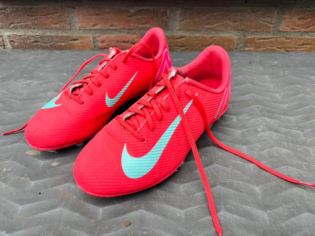 Nike voetbalschoenen maat 36, Maat XS of kleiner, Schoenen, Ophalen of Verzenden, Zo goed als nieuw