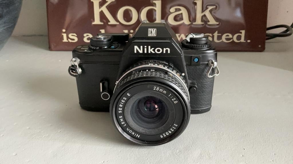 Nikon EM + 28mm f2.8, Audio, Tv en Foto, Fotocamera's Analoog, Ophalen of Verzenden, Gebruikt, Spiegelreflex, Nikon