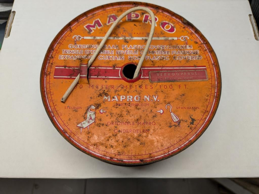 Oude blikken trommel met koord voor gordijn, Ophalen of Verzenden, Gebruikt