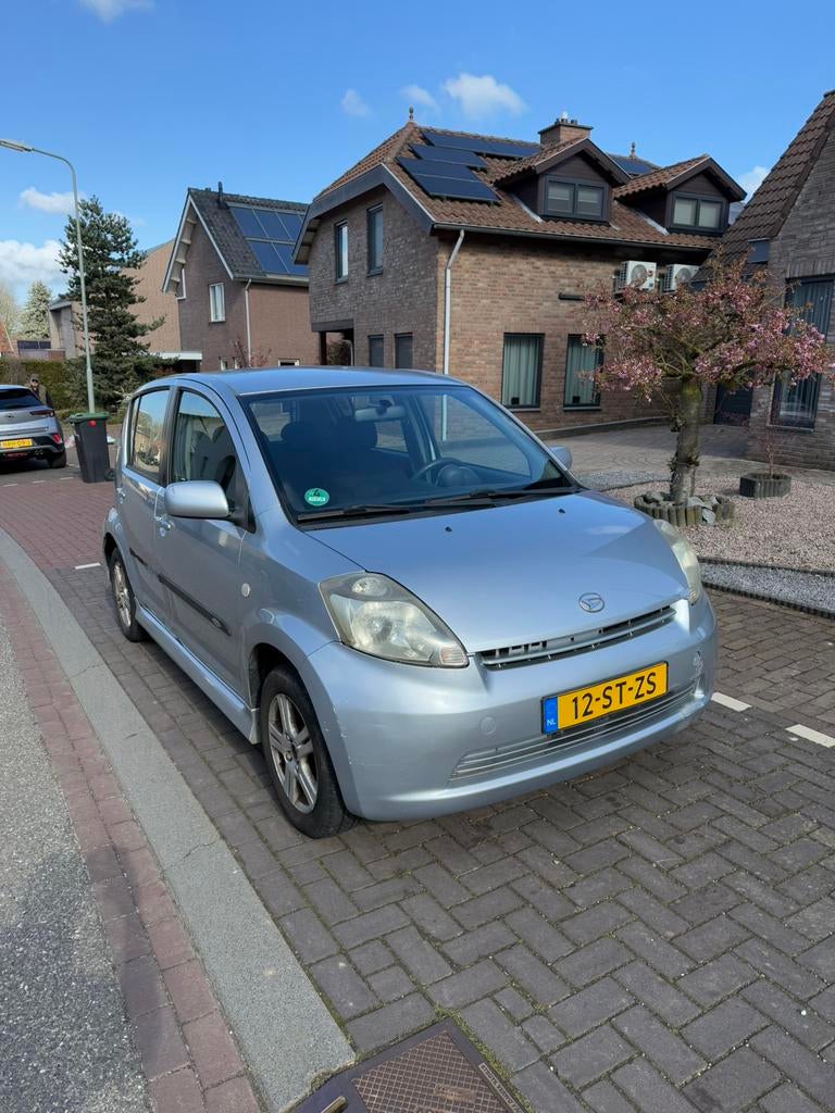 Daihatsu Sirion 1.3 Automaat 2006 Grijs, 31 €/maand, 4 cilinders, 930 kg, 1000 kg
