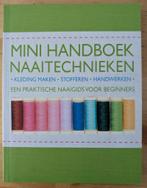 Boek Mini handboek naaitechnieken - Alison Smith, Boeken, Ophalen of Verzenden, Zo goed als nieuw, Borduren en Naaien