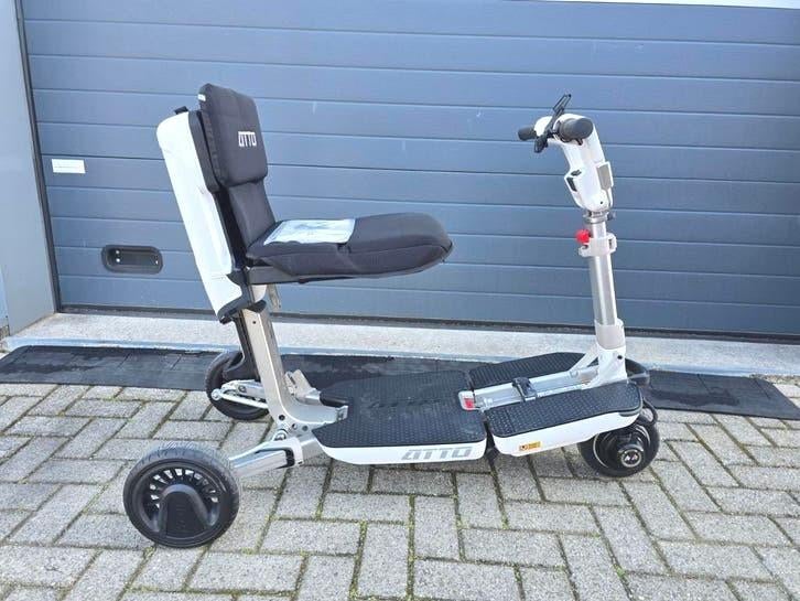 Atto opvouwbare scootmobiel, 10 km/u of minder, ., 16 t/m 25 km, Zo goed als nieuw