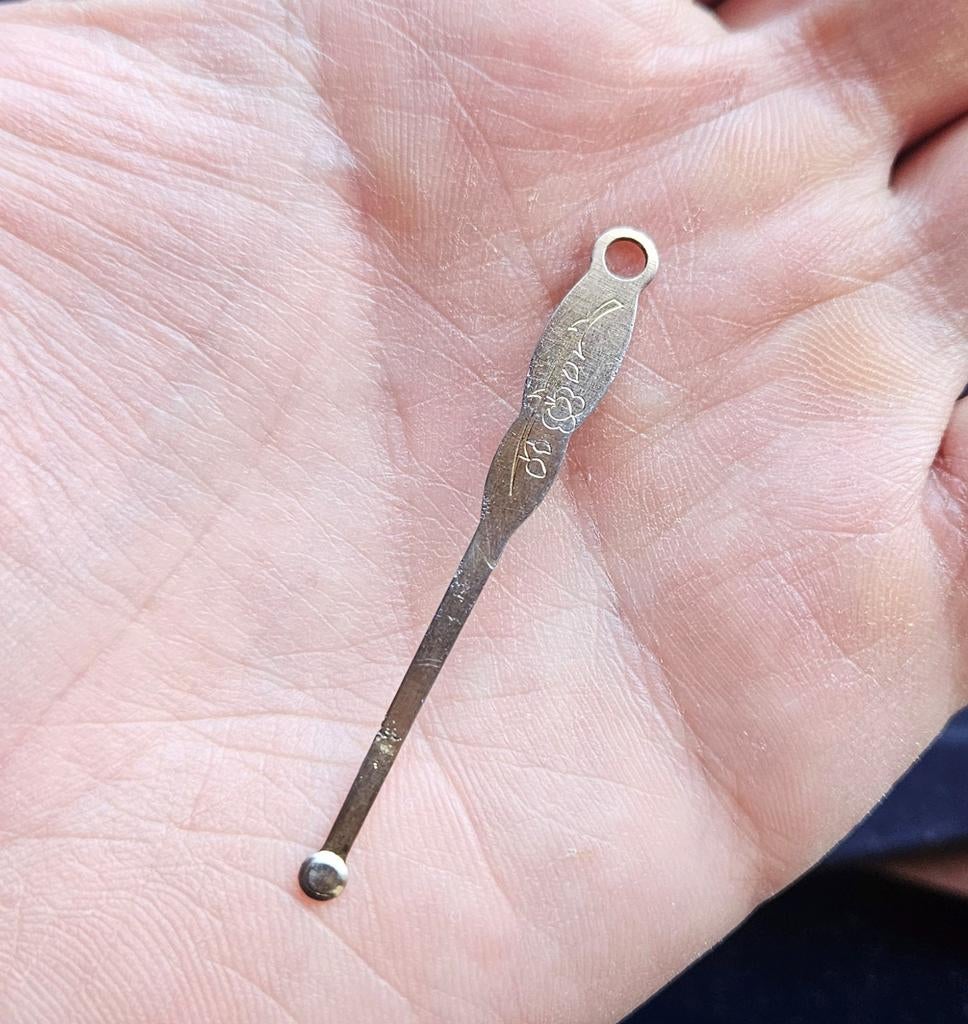 Bodemvondst Rijgnaald Oorlepel Medisch, Ophalen of Verzenden, Overige materialen