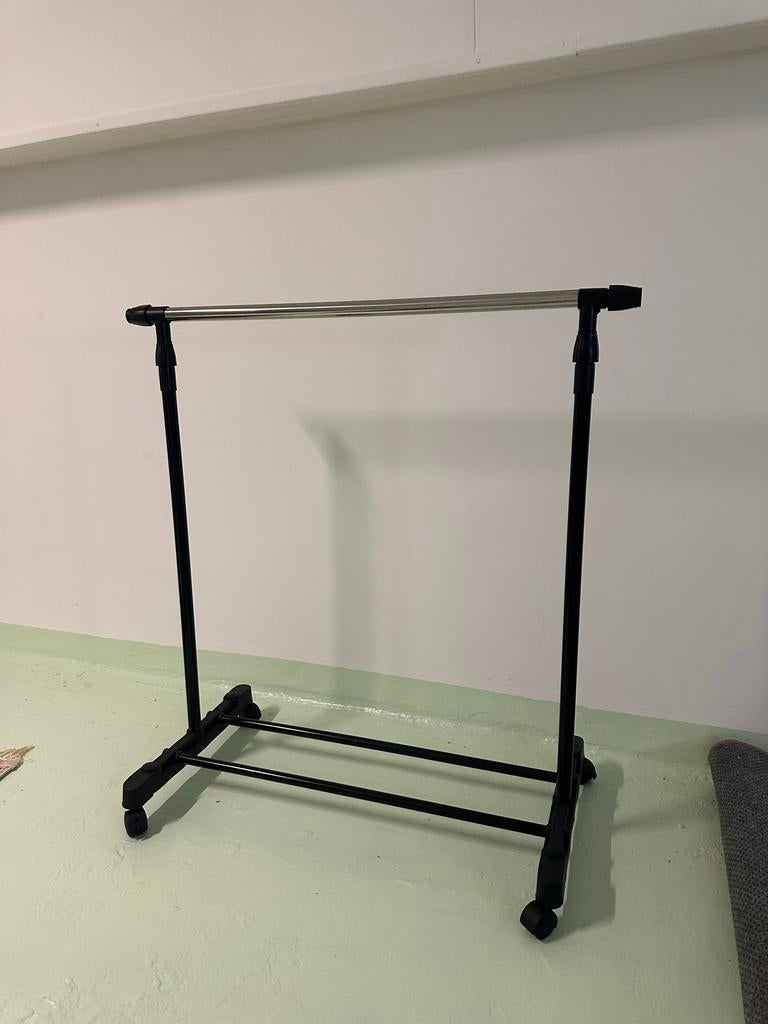 Verstelbaar kledingrek - 85cm breed, in hoogte verstelbaar, Kleding | Dames, Kledingrekken, Ophalen, Met wielen, Gebruikt