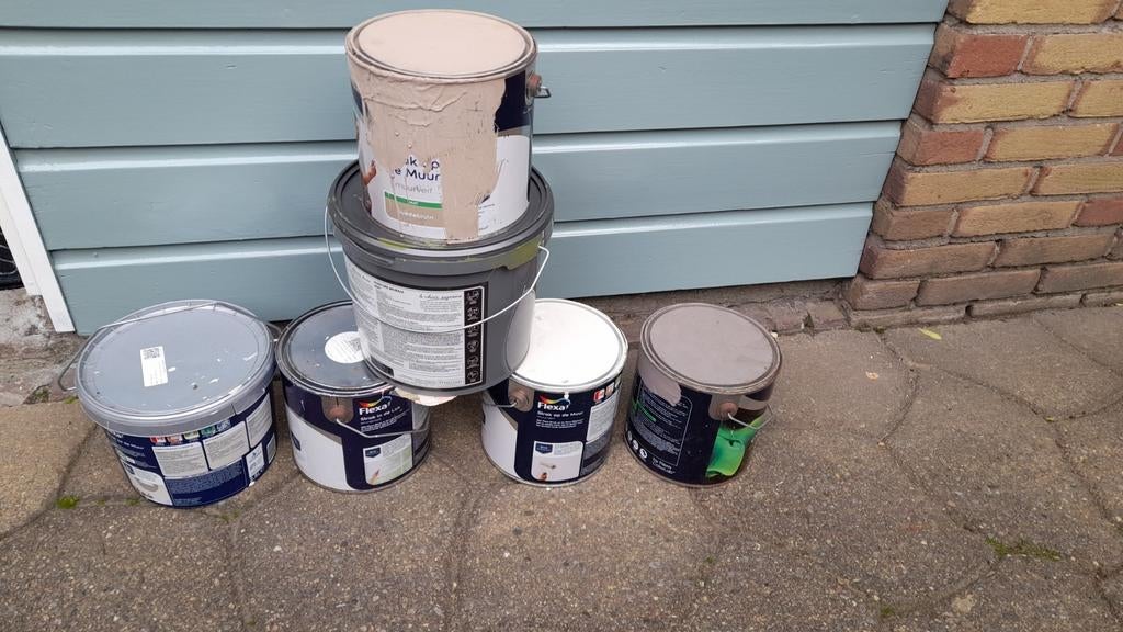 Gratis bussen met verf , meest latex, Ophalen