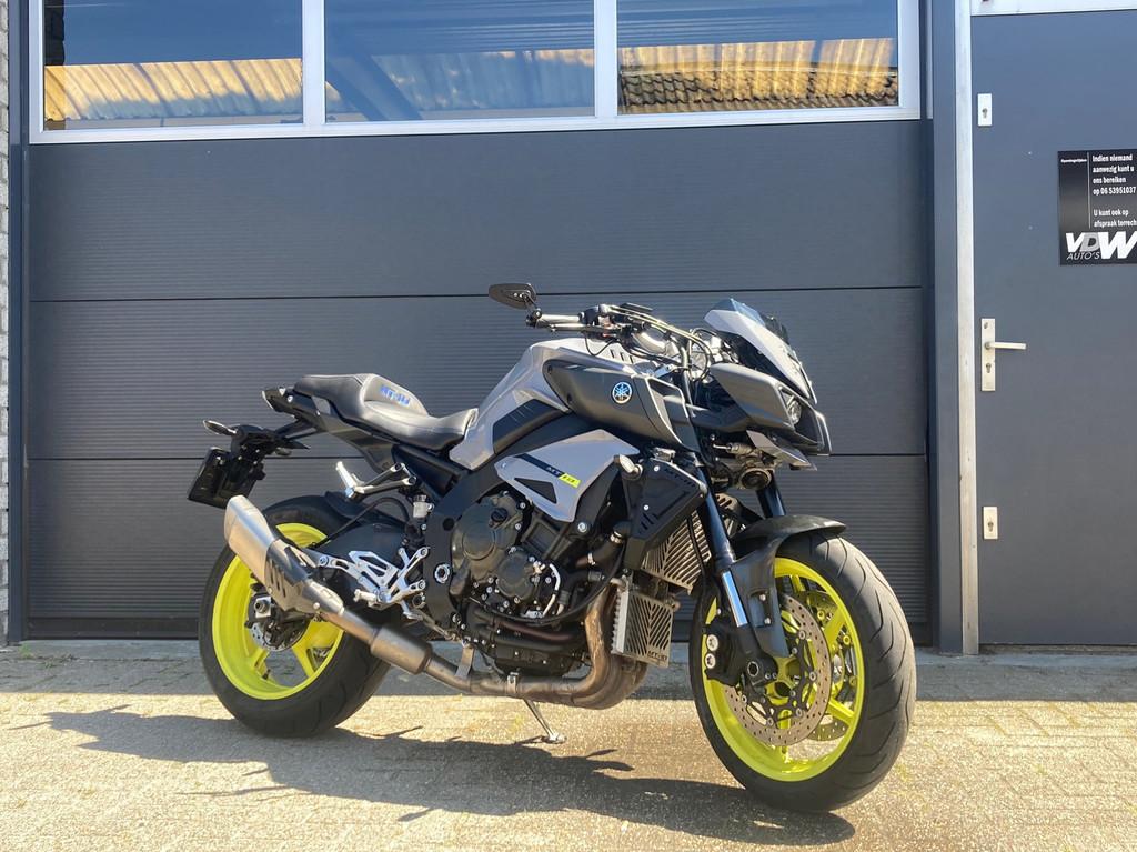 Yamaha Sport MT-10 ABS Akrapovic 17 DK Quickshifter boekjes