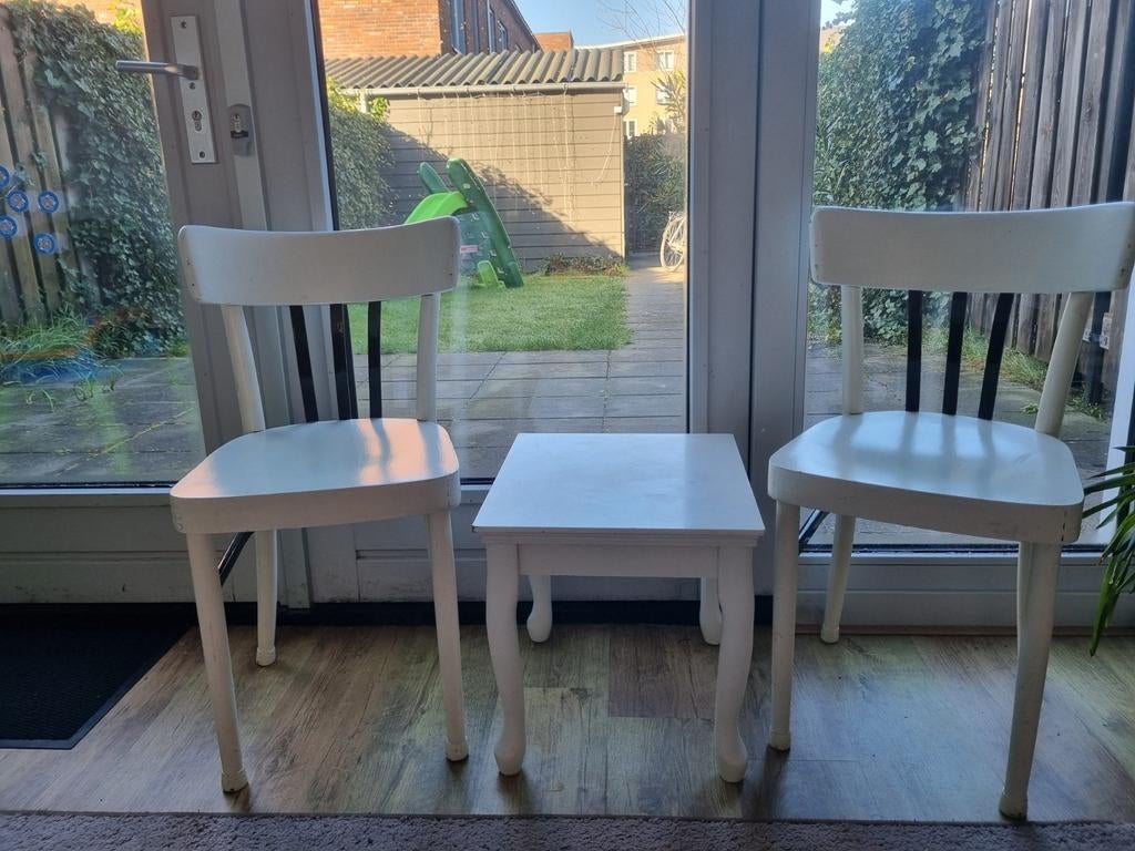 Twee witte kinderstoelen met tafeltje, Huis en Inrichting, Stoelen, Gebruikt, Twee, Wit, Ophalen of Verzenden