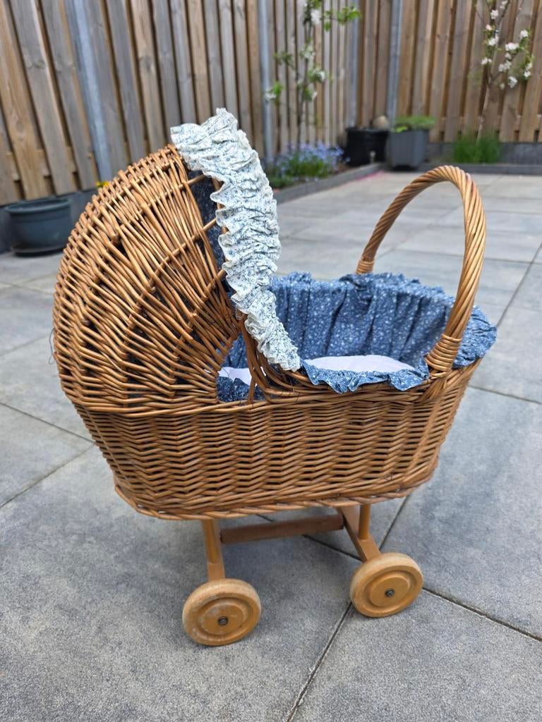 Vintage rieten poppenwagen, Kinderen en Baby's, Speelgoed | Poppen, Ophalen, Gebruikt, Overige typen