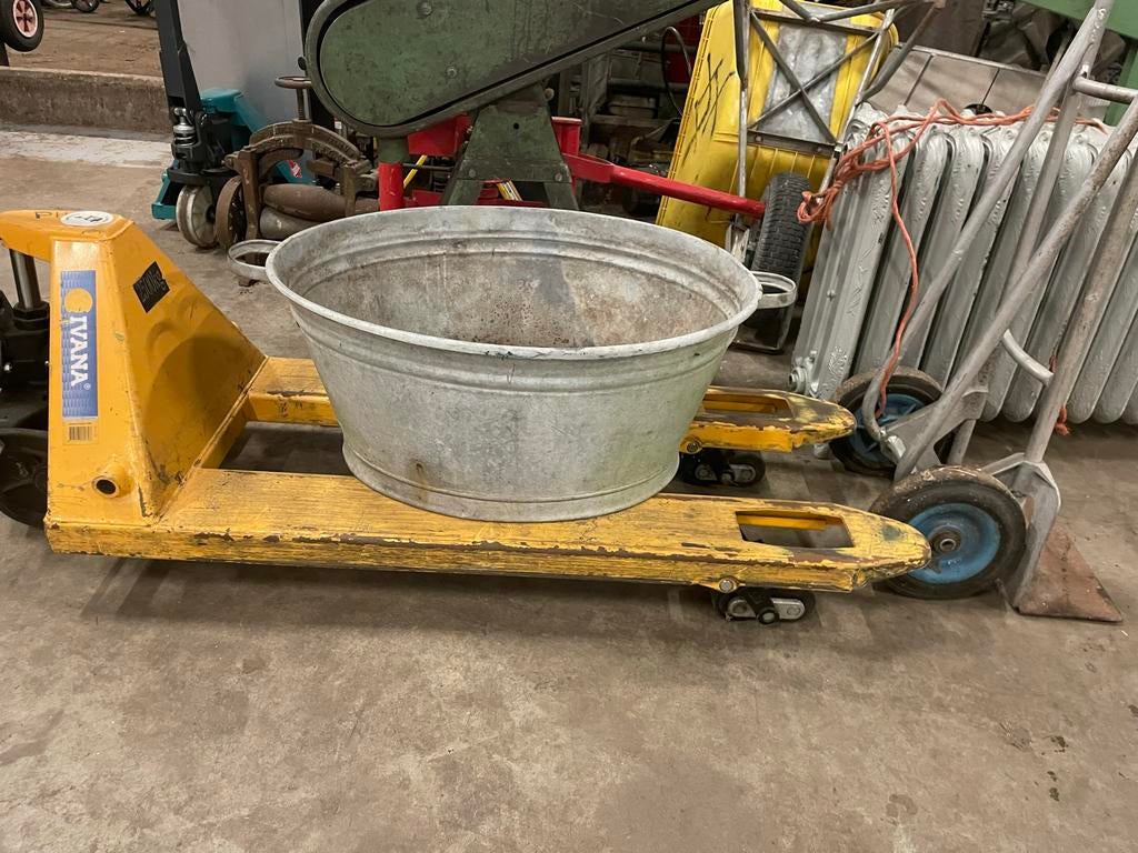 Grote zinken teil / wastobbe, Ophalen