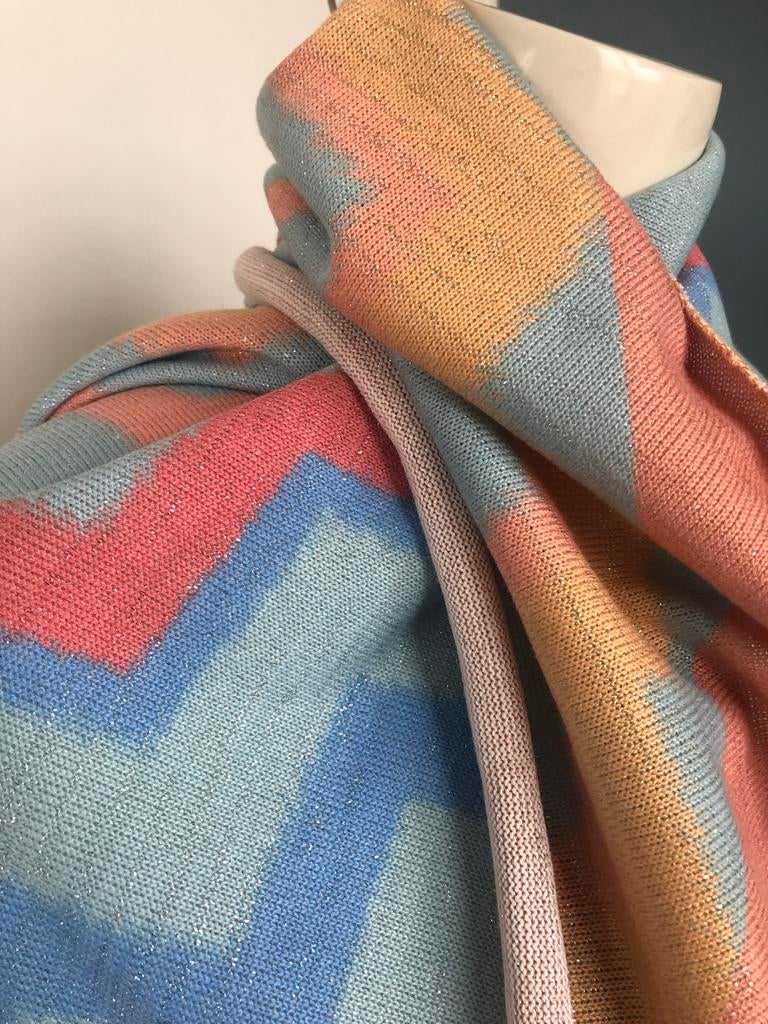Driehoek sjaal zalmroze lichtblauw geel, Kleding | Dames, Mutsen, Sjaals en Handschoenen, Maat 46/48 (XL) of groter, Ophalen of Verzenden