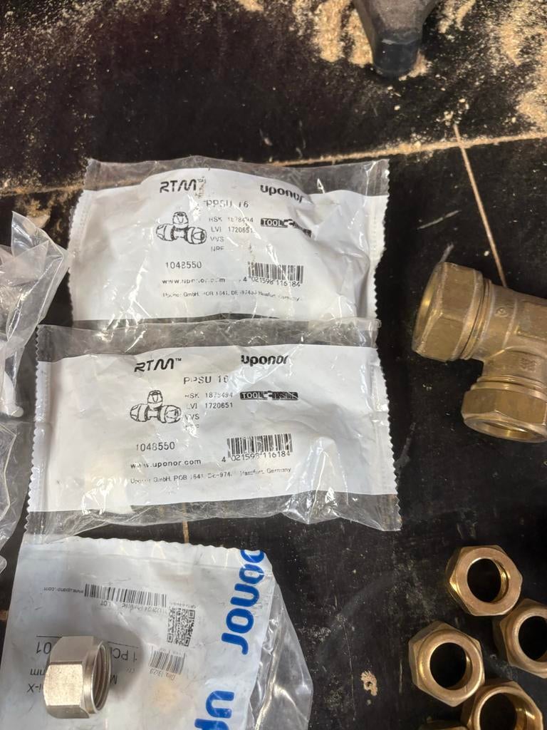 Diverse messing en kunststof fittingen, Doe-het-zelf en Verbouw, Buizen en Afvoer, Gebruikt, Bochten, Overige materialen, Minder dan 2 meter