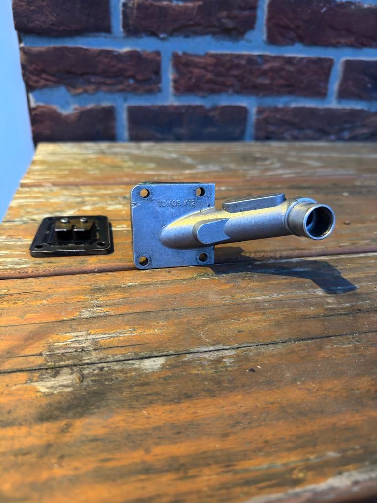 Standaard Tomos inlaatspruitstuk (zonder pakking), Fietsen en Brommers, Ophalen of Verzenden, Gebruikt, Overige typen, Tomos