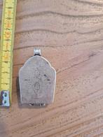 Verzilverd amulet uit China, kan open., Ophalen of Verzenden