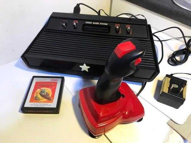 Atari 2600 video gameconsole compleet + 1 spel  🤗💑😍🔊🎶👌, Spelcomputers en Games, Games | Atari, Zo goed als nieuw, Atari 2600