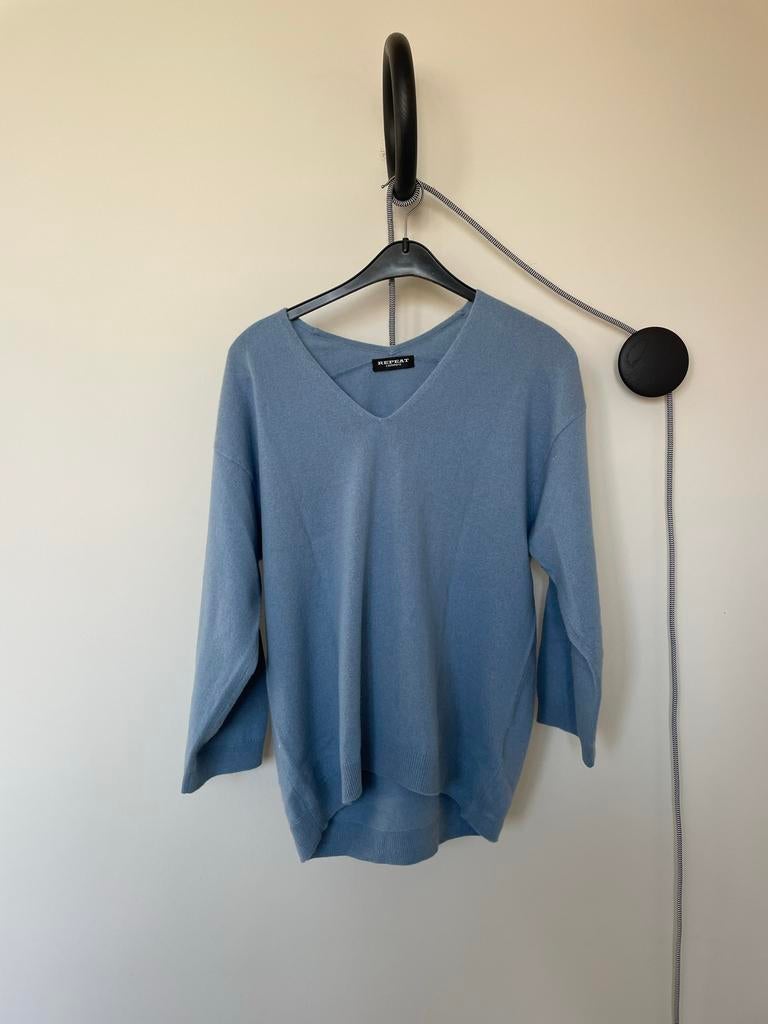 Repeat trui cashmere lichtblauw maat 38 oversized met v-hals, Ophalen of Verzenden, Zo goed als nieuw, Maat 38/40 (M), Blauw