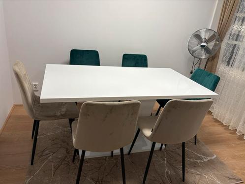 Donkergroene bank, stoelen groen/beige, witte tafel., Huis en Inrichting, Stoelen, Zo goed als nieuw, Vijf, Zes of meer stoelen