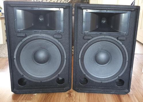 2x Behringer Eurolive VP1520 speakers, inclusief bekabeling., Muziek en Instrumenten, Versterkers | Keyboard, Monitor en PA, Gebruikt