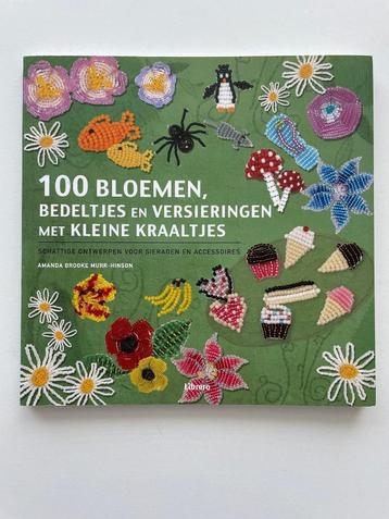 100 Bloemen, Bedeltjes En Versieringen Met Kraaltjes beschikbaar voor biedingen