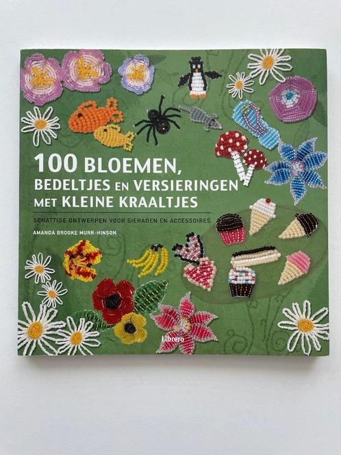 100 Bloemen, Bedeltjes En Versieringen Met Kraaltjes, Boeken, Hobby en Vrije tijd, Zo goed als nieuw, Sieraden maken, Verzenden