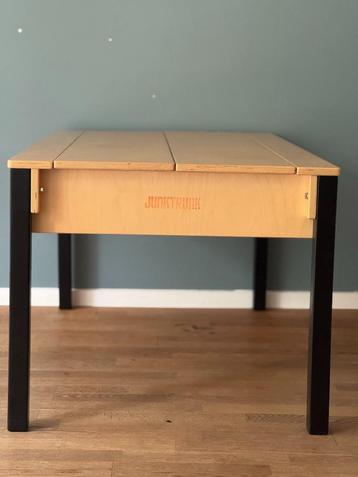 JunkTrunk 6-persoons degelijke speeltafel met opbergruimte beschikbaar voor biedingen