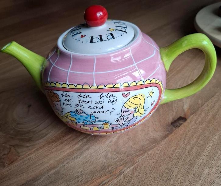 Unieke en kleurrijke theepot – “Even bijkletsen” editie!, Huis en Inrichting, Keuken | Servies, Zo goed als nieuw, Overige typen