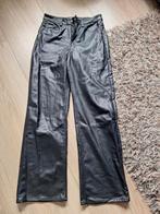 Zwarte imitatie leren broek van H&M mt. 38, Kleding | Dames, Broeken en Pantalons, Maat 38/40 (M), H&M, Zwart, Ophalen of Verzenden