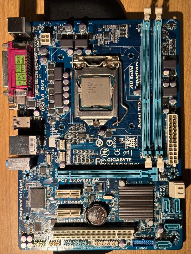 Gigabyte GA-B75M-D3V Micro-ATX Moederbord - Socket 1155, Computers en Software, Moederborden, Gebruikt, Intel, DDR3, Ophalen of Verzenden